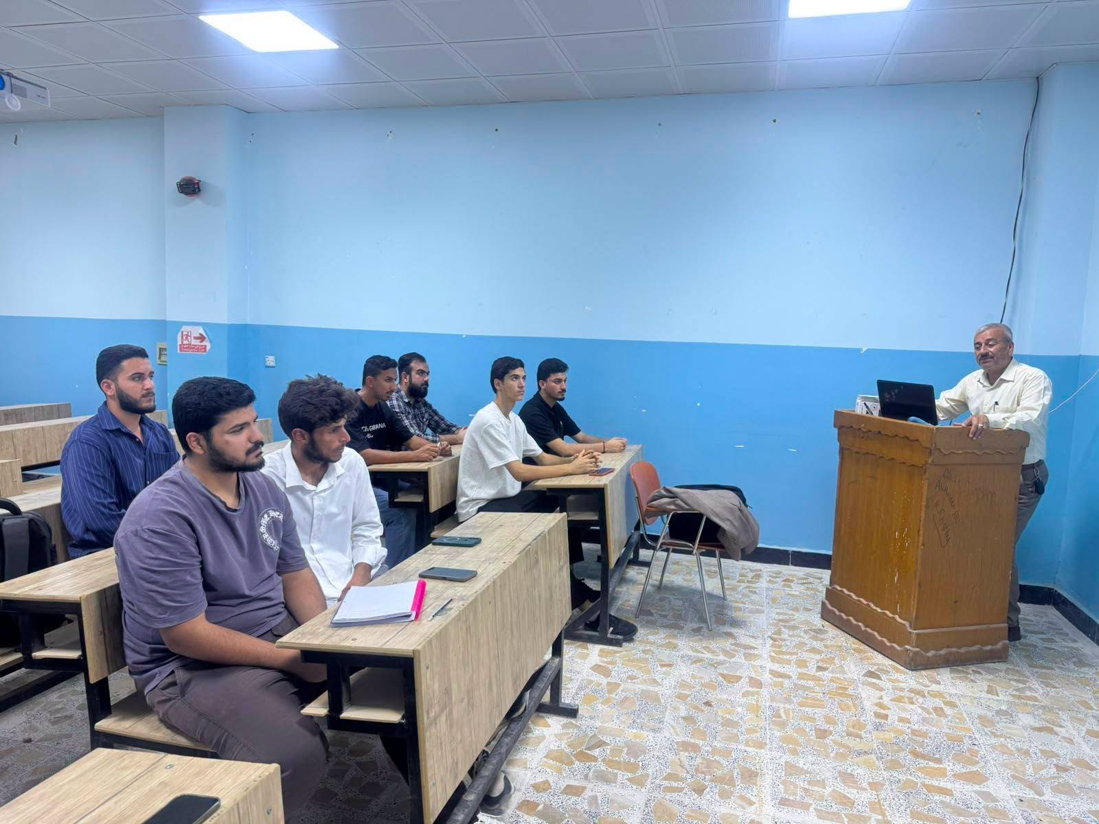 كلية البوليتكنيك الهندسية في البصرة تنظم دورة تدريبية لطلبة المرحلة الثانية في مادة المسح الكمي.